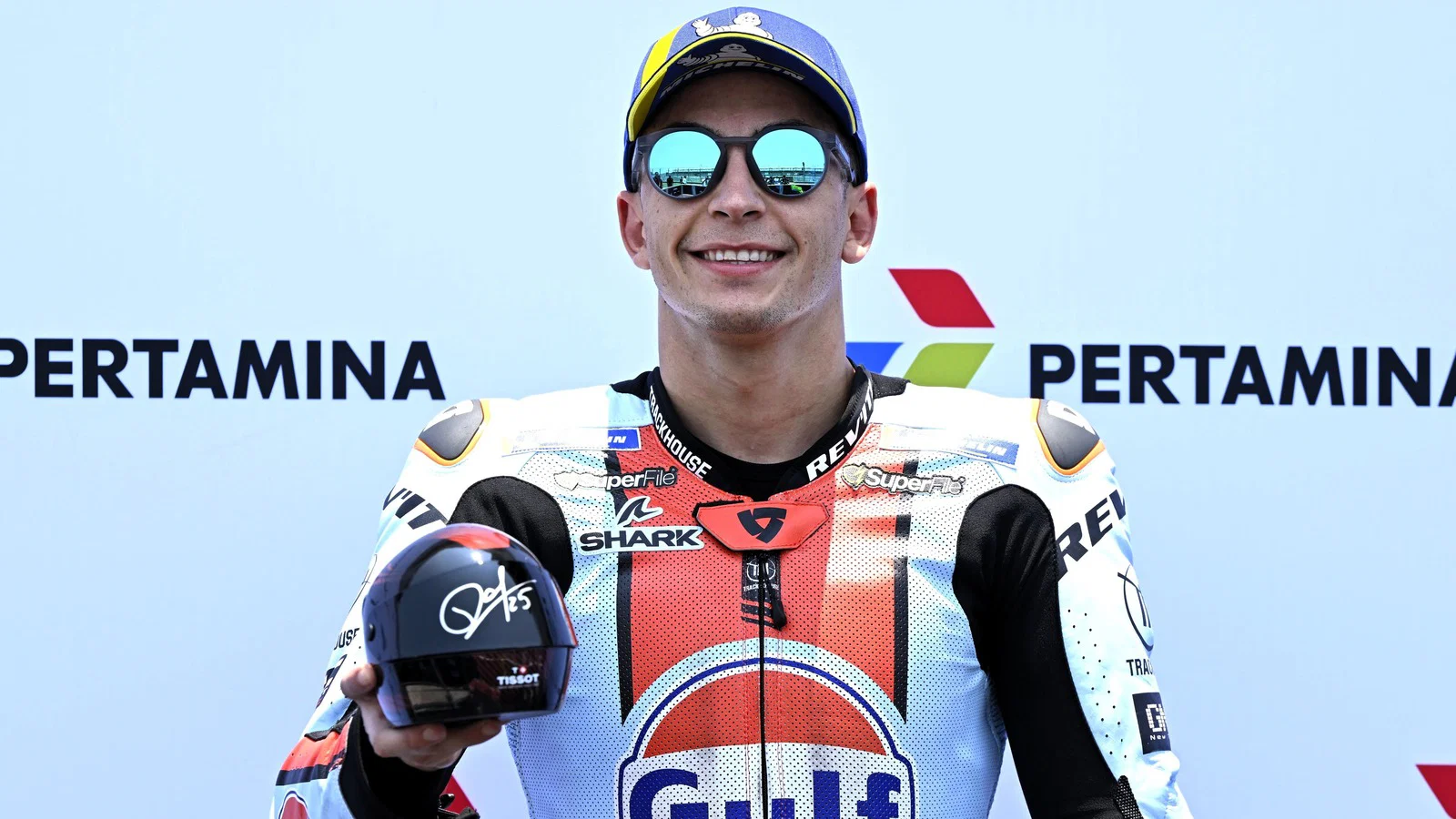 Первая поул-позиция в MotoGP для Фернандеса, Марк Маркес преследует Хорхе Мартина