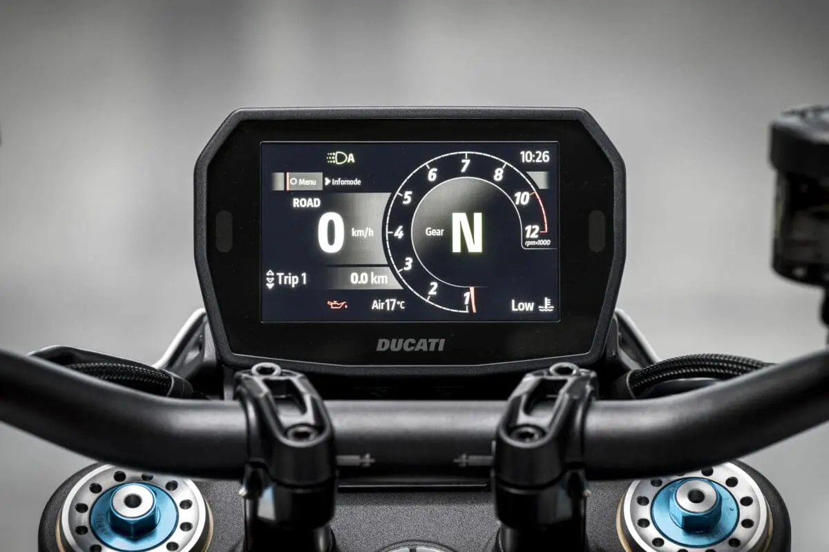 Первый тест: Ducati Hypermotard V2