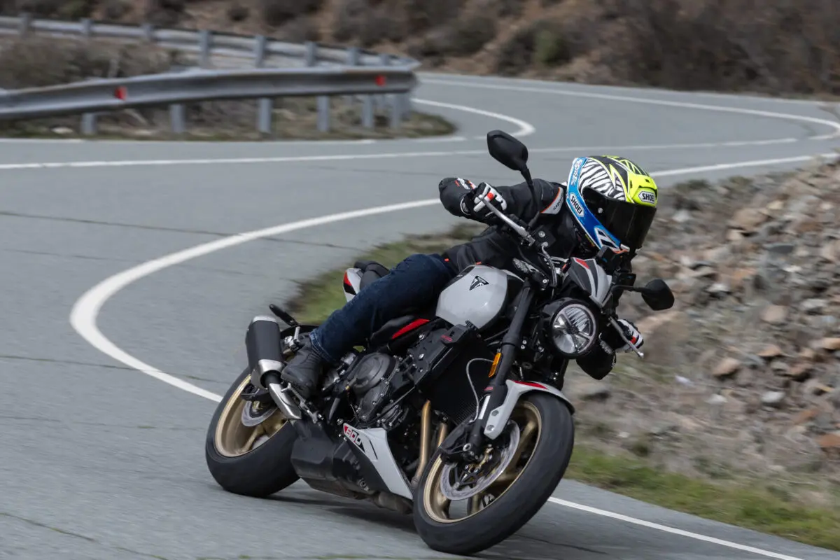 Первый тест: Triumph Trident 800