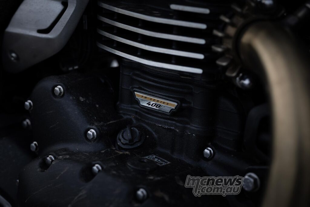 Triumph также хорошо поработала над качеством отделки, благодаря чему линейка 400 выделяется на фоне конкурентов