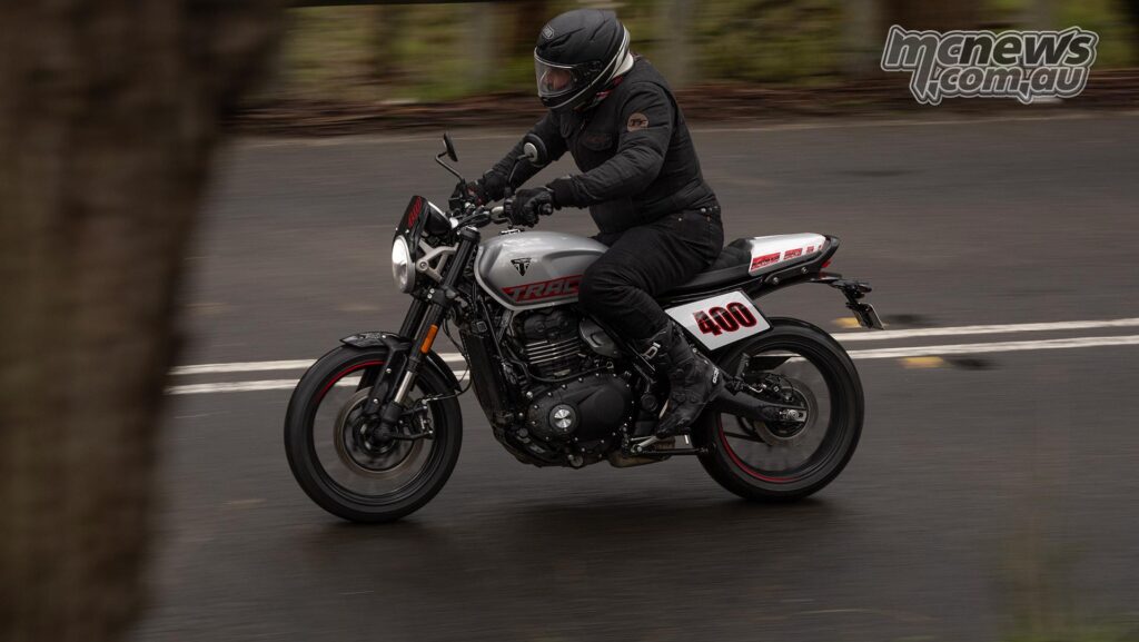 Tracker 400 на деле оказался более охотно поворачивающим из двух, хотя различия невелики