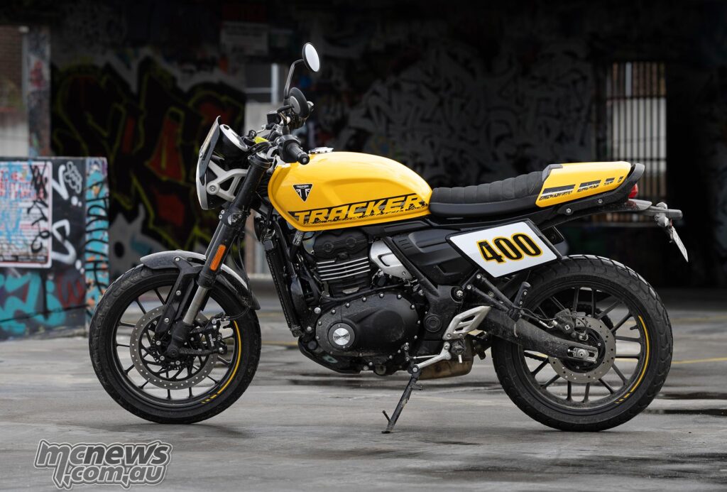 Шины Pirelli MT60 RS входят в стандартное оснащение Triumph Tracker 400