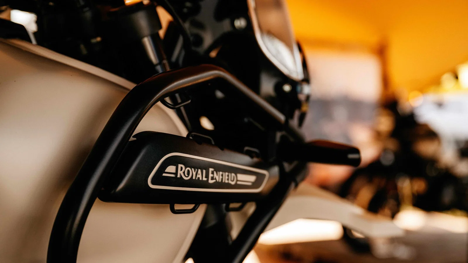 Royal Enfield Himalayan 750 замечен в финальном предсерийном виде