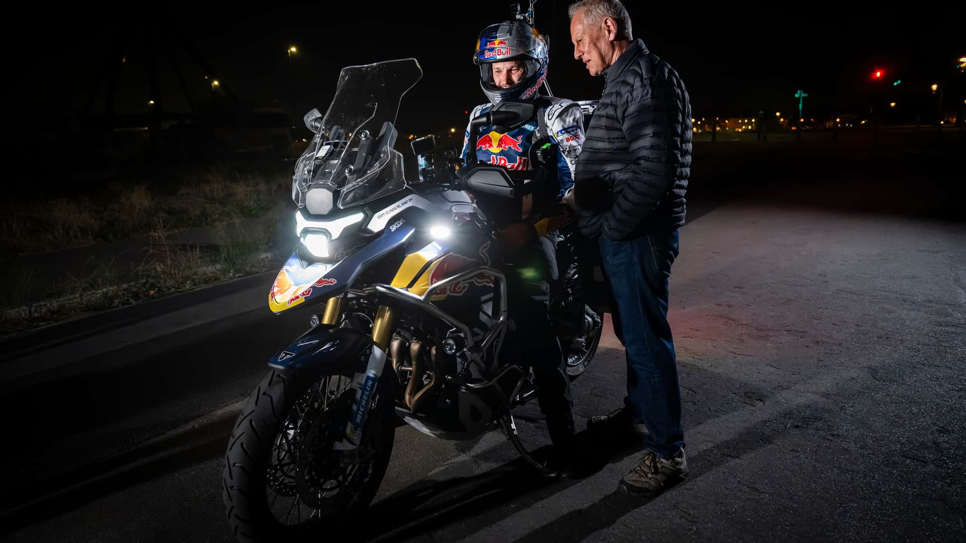 Sam Sunderland начал попытку установить мировой рекорд кругосветного мотопробега на новом Triumph