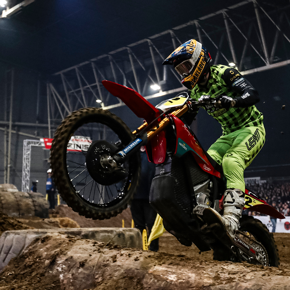 Stark завоевывает исторический титул Чемпиона мира производителей FIM SuperEnduro 2026 года
