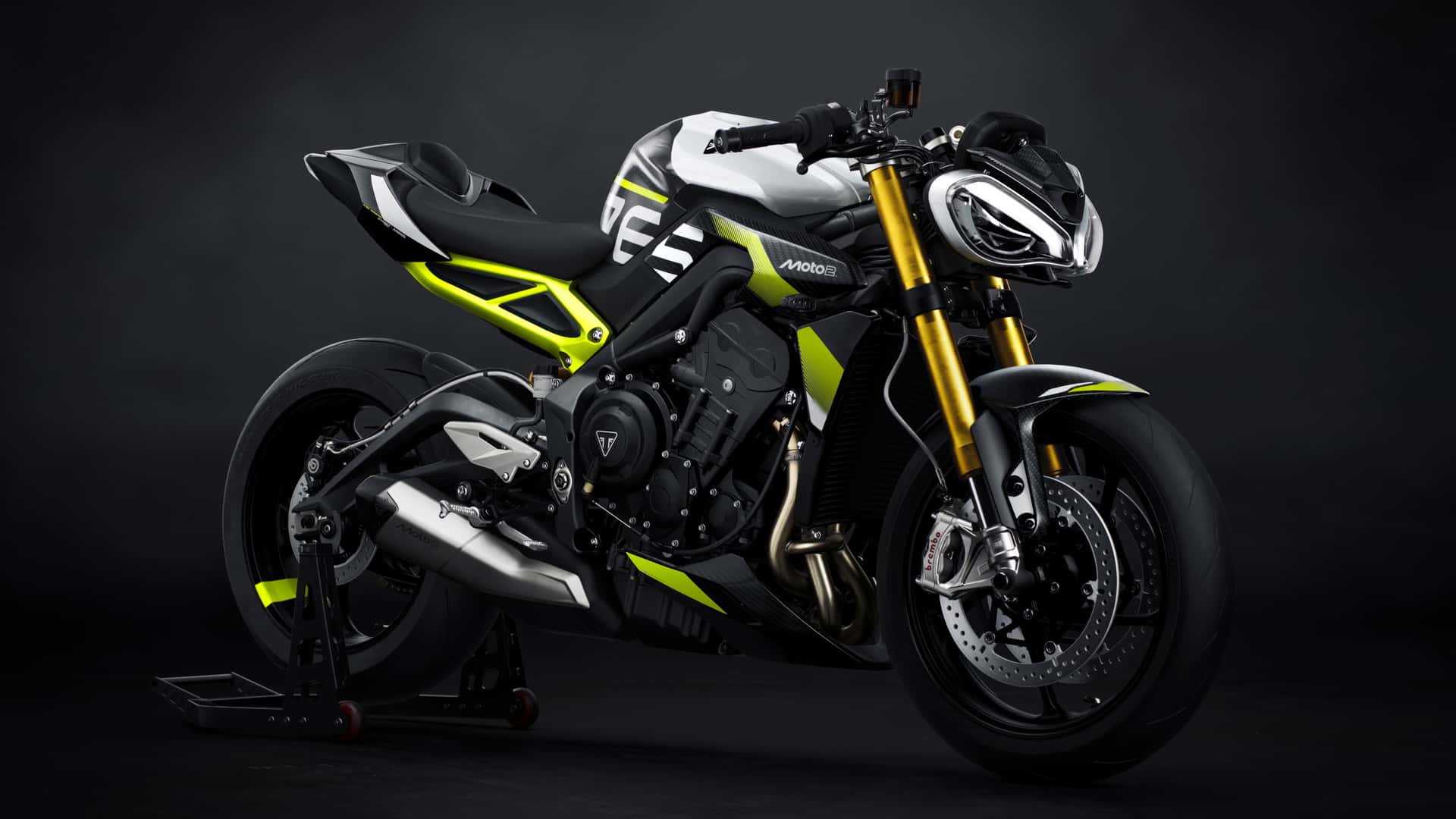 Triumph представляет новые гоночные мотоциклы Triple Trophy и объявляет о тестировании устойчивого топлива для Moto2