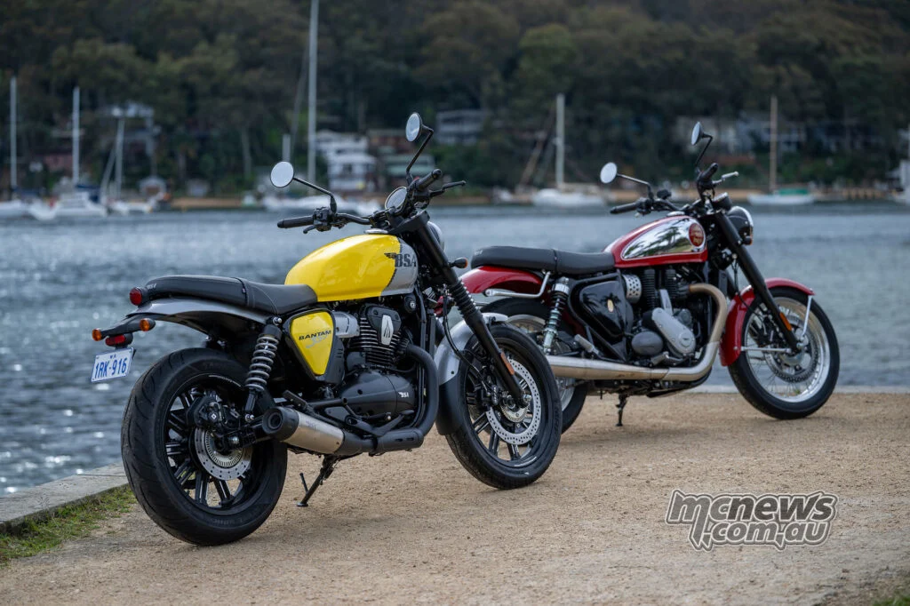Bantam 350 за $7590 рядом со старшей Gold Star 650.