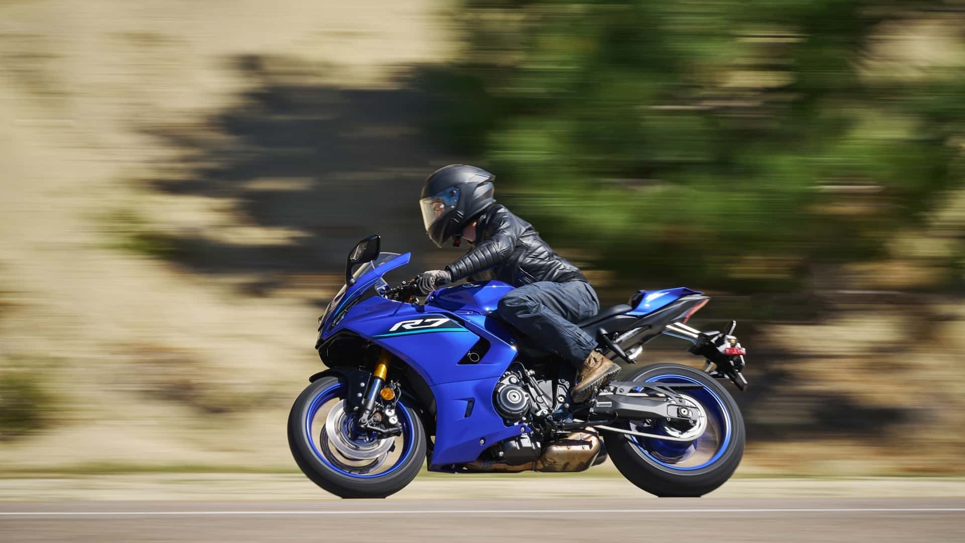 Первый тест-драйв Yamaha R7 2026 года: повседневный спортбайк?