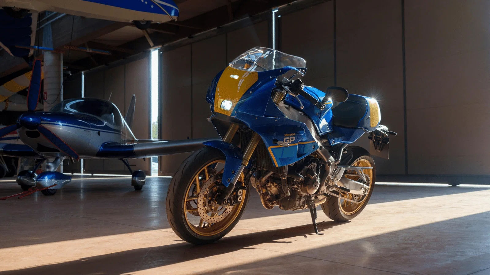 Yamaha XSR900 GP получила обновление Legend Blue для 2027 года